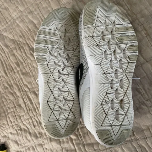 Women’s Nike’s - Picture 3 of 5